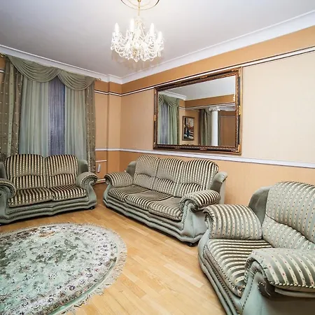 Большая 3Х Комнатная Квартира В Историческом Центре Минска Apartament Mińsk