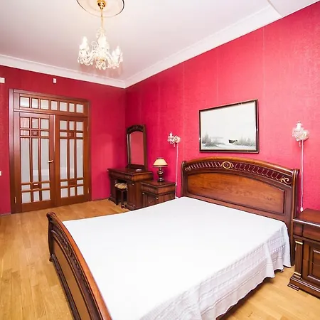 Apartament Большая 3Х Комнатная Квартира В Историческом Центре Минска