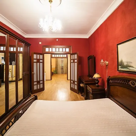 Большая 3Х Комнатная Квартира В Историческом Центре Минска Apartament