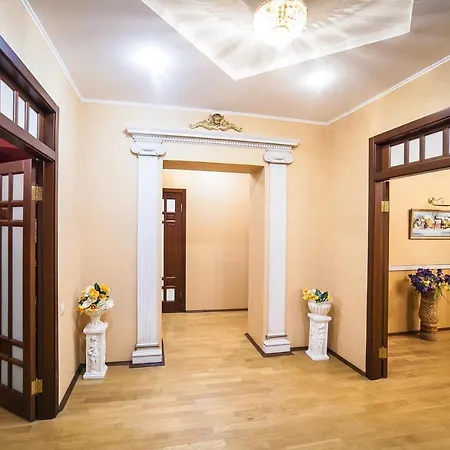 Apartament Большая 3Х Комнатная Квартира В Историческом Центре Минска Mińsk