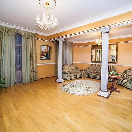 Apartament Большая 3Х Комнатная Квартира В Историческом Центре Минска Mińsk