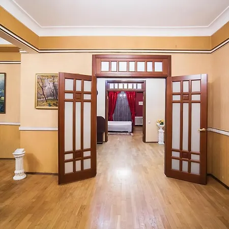 Большая 3Х Комнатная Квартира В Историческом Центре Минска Apartament Mińsk